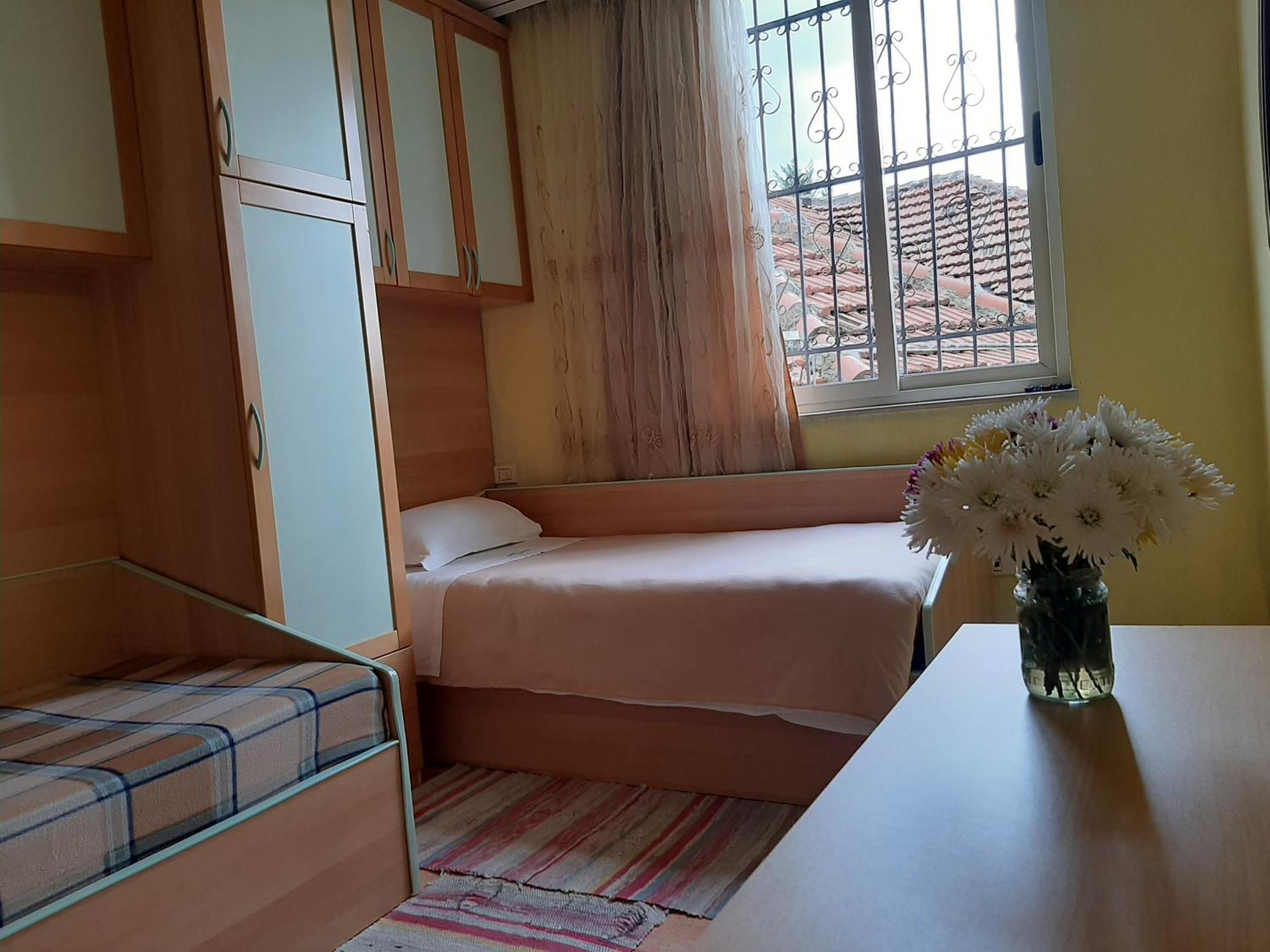 Enki'S Guesthouse Tirana Eksteriør billede