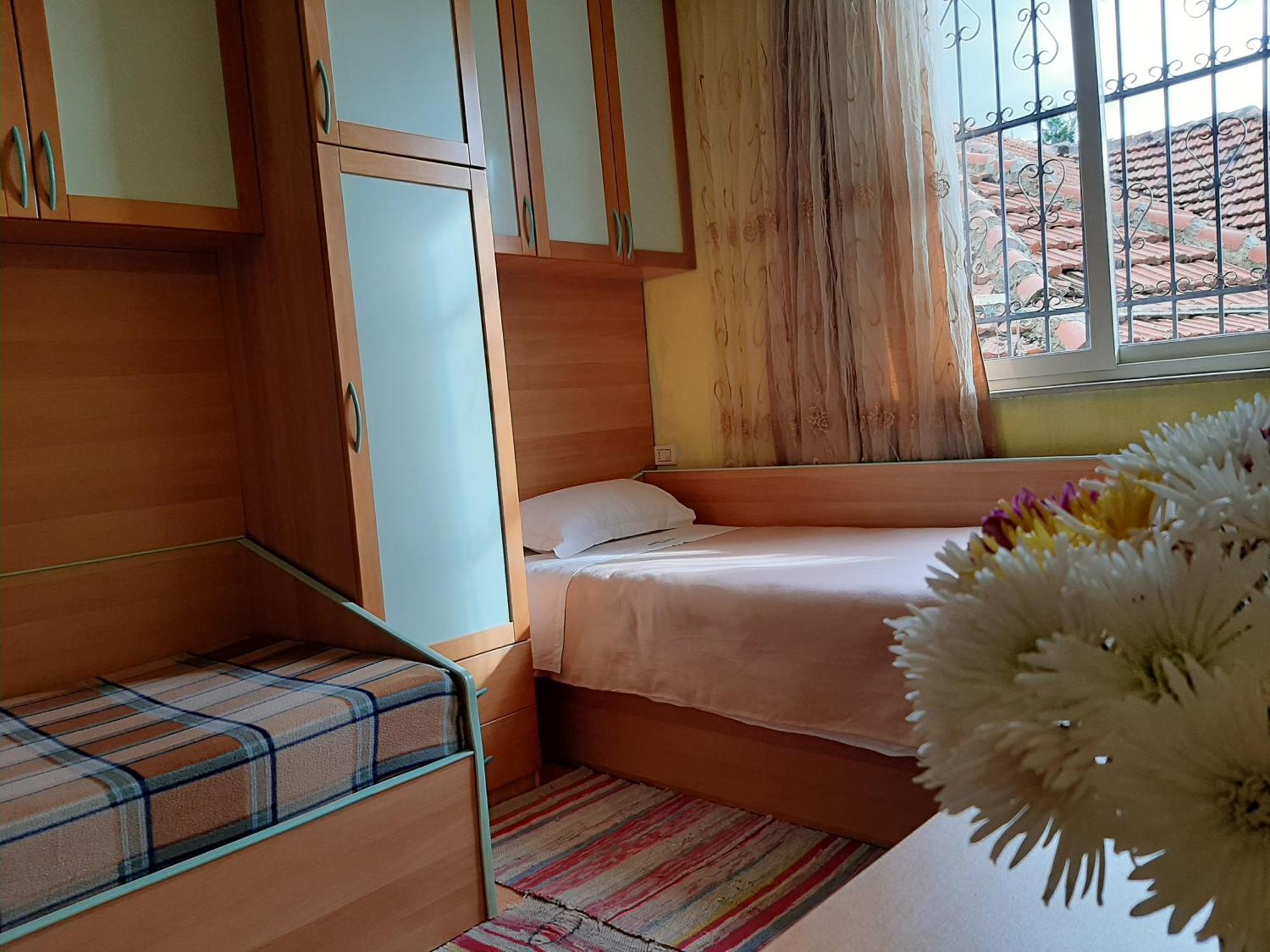 Enki'S Guesthouse Tirana Eksteriør billede